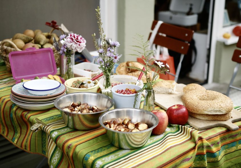 Essen aus geretteten Lebensmitteln dekorativ angerichtet
