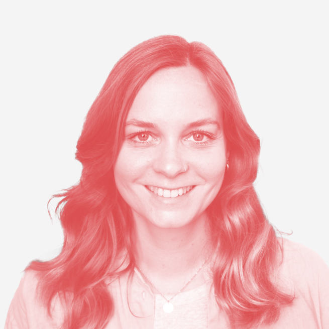 Sarah Dost Portrait mit rotem Filter